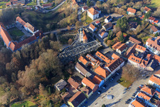 Vue aérienne de Place de la ville au-dessus de l'église du cimetière Saint-Michel à le quartier Bad Griesbach in  Rottal in Bad Griesbach im Rottal dans le département Bavière, Allemagne