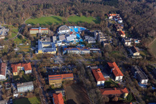 Vue aérienne de Parc thermal de l'Europa Therme Bad Füssing sur la Kurallee avec la Klinik Niederbayern sur la Paracelsusstraße et le Thermenhotel Tannenhof du sud-ouest 1 à Bad Füssing dans le département Bavière, Allemagne