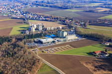 Vue aérienne de Spa thermal Johannesbad Bad Füssing avec école de massage et clinique spécialisée Bad Füssing à le quartier Würding in Bad Füssing dans le département Bavière, Allemagne