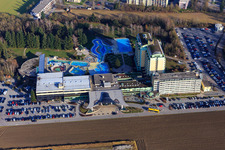 Vue oblique de Spa thermal Johannesbad Bad Füssing avec école de massage et clinique spécialisée Bad Füssing à le quartier Würding in Bad Füssing dans le département Bavière, Allemagne