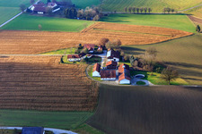 Vue aérienne de Ferme de réinstallation à le quartier Linding in Rotthalmünster dans le département Bavière, Allemagne