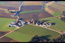 Vue aérienne de Quartier de Gschaid vu du sud-est à le quartier Wiesing in Triftern dans le département Bavière, Allemagne