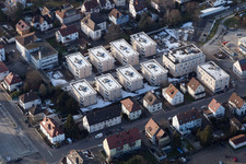 Chantiers de construction d'ensembles immobiliers pour la nouvelle construction d'un quartier urbain « Au centre-ville » à Kandel dans le département Rhénanie-Palatinat, Allemagne d'un drone