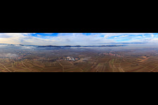 Vue aérienne de Panorama à Göcklingen dans le département Rhénanie-Palatinat, Allemagne