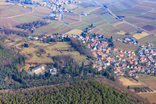 Vue aérienne de Vue du village au bord du Haardt depuis l'ouest avec MVZ Landau GmbH à Gleisweiler dans le département Rhénanie-Palatinat, Allemagne