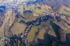 Vue aérienne de Vue du village depuis l'ouest à le quartier Steinau in Fischbachtal dans le département Hesse, Allemagne