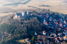 Vue aérienne de Complexe du château du Musée Veste sur Burgweg à le quartier Hering in Otzberg dans le département Hesse, Allemagne