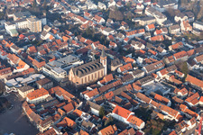 Photographie aérienne de Église dans le centre historique du centre-ville à Dieburg dans le département Hesse, Allemagne