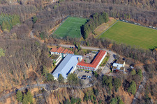 Vue aérienne de Bâtiments et terrains de sport de l'Association de ski du Palatinat eV, de l'Association de football du sud-ouest de l'Allemagne eV et de l'École de sport Edenkoben à Edenkoben dans le département Rhénanie-Palatinat, Allemagne