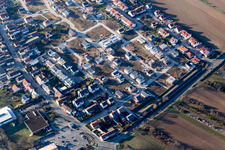 Vue oblique de Nouvelle zone de développement sur Römerberg à le quartier Heiligenstein in Römerberg dans le département Rhénanie-Palatinat, Allemagne