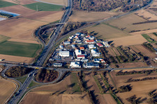 Vue aérienne de Zone industrielle de la Werkstrasse à le quartier Berghausen in Römerberg dans le département Rhénanie-Palatinat, Allemagne