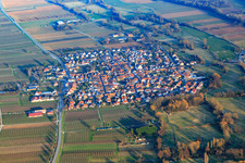 Vue aérienne de Vue du village depuis le nord-ouest à Großfischlingen dans le département Rhénanie-Palatinat, Allemagne
