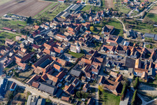 Vue aérienne de Champs agricoles et terres agricoles à Gottesheim dans le département Bas Rhin, France