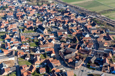 Vue aérienne de Vue sur le village à Mommenheim dans le département Bas Rhin, France