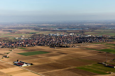 Vue aérienne de Weyersheim dans le département Bas Rhin, France