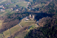 Vue aérienne de Ruines du château d'Alt-Windeck à le quartier Riegel in Bühl dans le département Bade-Wurtemberg, Allemagne