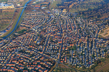 Vue aérienne de Vue d'ensemble de la ville depuis l'ouest à Kuppenheim dans le département Bade-Wurtemberg, Allemagne