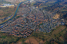 Vue aérienne de Vue d'ensemble de la ville depuis l'ouest à Kuppenheim dans le département Bade-Wurtemberg, Allemagne