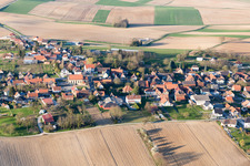 Vue d'oiseau de Oberlauterbach dans le département Bas Rhin, France