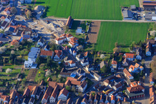 Vue oblique de Eisenbahnstr à Herxheim bei Landau dans le département Rhénanie-Palatinat, Allemagne