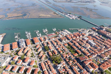 Grado dans le département Gorizia, Italie depuis l'avion