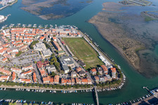 Grado dans le département Gorizia, Italie d'un drone