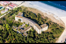 Vue aérienne de Ancien camp de loisirs pour enfants fascistes Colonia Varese sur la mer Adriatique à Milano Marittima en Émilie-Romagne à Cervia dans le département Ravenna, Italie