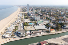 Photographie aérienne de Cesenatico dans le département Forlì-Cesena, Italie