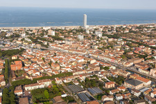 Cesenatico dans le département Forlì-Cesena, Italie d'un drone
