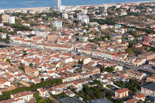 Cesenatico dans le département Forlì-Cesena, Italie vu d'un drone