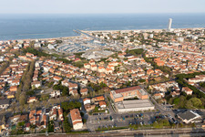 Photographie aérienne de Cesenatico dans le département Forlì-Cesena, Italie