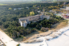 Vue oblique de Ancien camp de loisirs pour enfants fascistes Colonia Varese sur la mer Adriatique à Milano Marittima en Émilie-Romagne à Cervia dans le département Ravenna, Italie