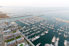 Marina di Ravenna dans le département Émilie-Romagne, Italie vue d'en haut