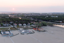 Vue aérienne de Lido degli Estensi dans le département Émilie-Romagne, Italie