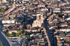 Comacchio dans le département Ferrara, Italie vu d'un drone