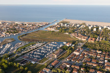 Porto Garibaldi dans le département Émilie-Romagne, Italie depuis l'avion