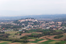 Vue aérienne de Aonedis di Qua dans le département Frioul-Vénétie Julienne, Italie