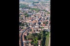 Vue aérienne de Cathédrale du Duomo di San Vito Al Tagliamento à San Vito al Tagliamento dans le département Pordenone, Italie