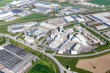 Vue aérienne de Locaux de l'usine du producteur chimique Sirmax SpA en Zona Industriale Ponte Rosso à le quartier Zona Industriale Ponte Rosso in San Vito al Tagliamento dans le département Pordenone, Italie