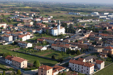 Carpacco dans le département Frioul-Vénétie Julienne, Italie hors des airs