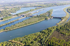 Vue aérienne de Iffezheim, écluse à Roppenheim dans le département Bas Rhin, France