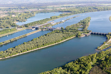 Vue aérienne de Iffezheim, écluse à Roppenheim dans le département Bas Rhin, France