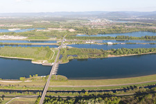 Image drone de Écluse du Rhin d'Iffezheim à Roppenheim dans le département Bas Rhin, France