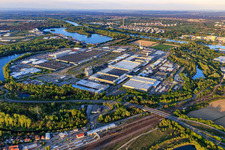 Photographie aérienne de Aperçu de l'Industriepark Wörth GmbH avec Mercedes-Benz Trucks à Wörth am Rhein dans le département Rhénanie-Palatinat, Allemagne