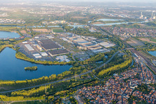 Vue aérienne de Locaux de l'usine automobile Daimler à Wörth à le quartier Maximiliansau in Wörth am Rhein dans le département Rhénanie-Palatinat, Allemagne