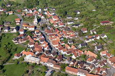 Vue aérienne de Vue sur le village à Morsbronn-les-Bains dans le département Bas Rhin, France