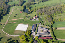 Photographie aérienne de Au Froeschenberg, Haras Lerchenberg à Gundershoffen dans le département Bas Rhin, France