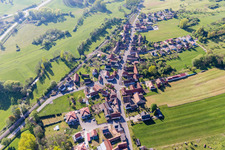 Vue aérienne de Les rives de la Zinsel à Uttenhoffen dans le département Bas Rhin, France