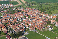Vue aérienne de Uhrwiller dans le département Bas Rhin, France