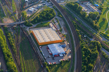 Vue aérienne de Emons Spedition GmbH & Co. KG et dm Lager dans la Wolfartsweierer Straße à le quartier Oststadt in Karlsruhe dans le département Bade-Wurtemberg, Allemagne